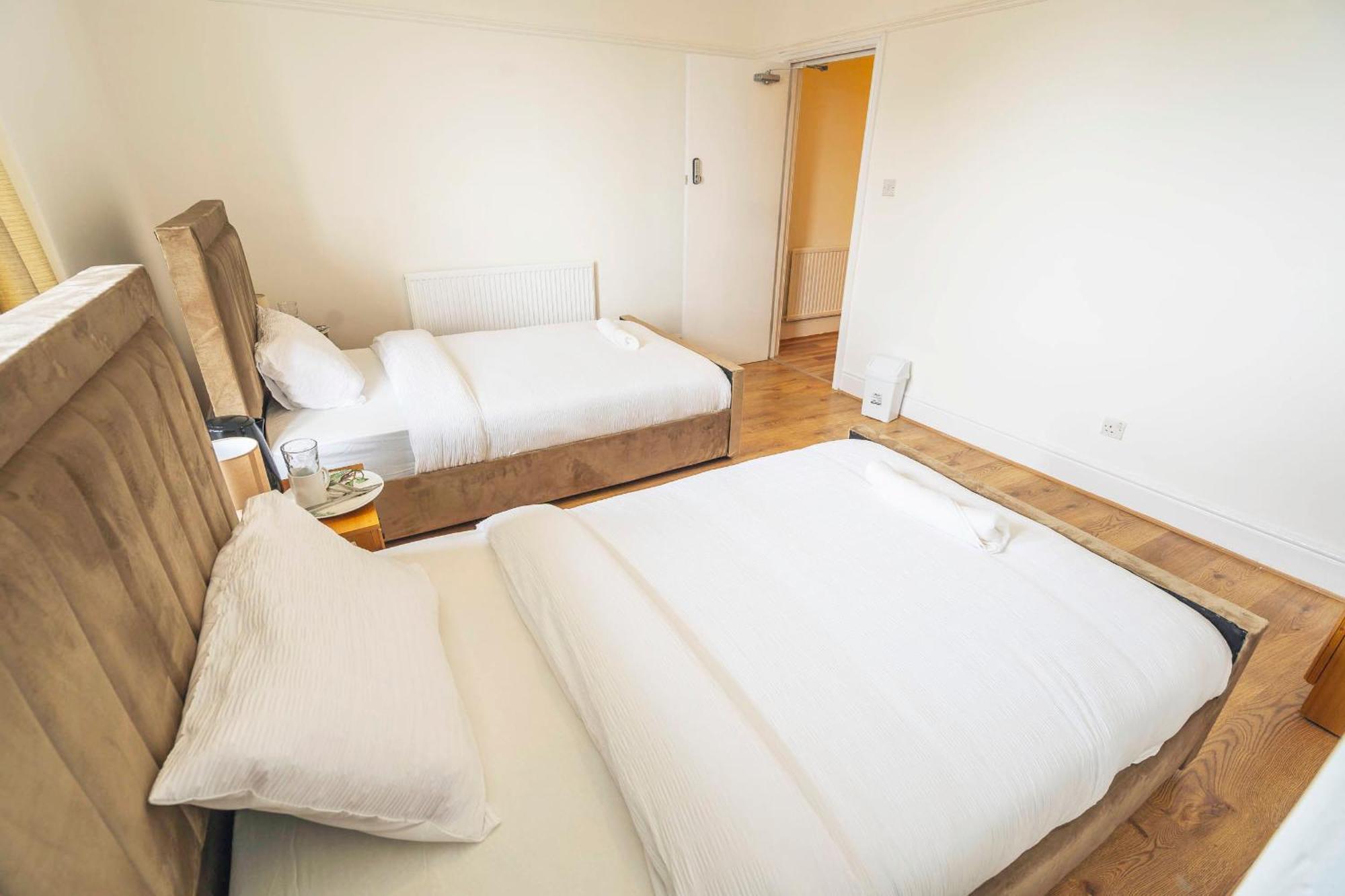 Majestic Inn 부틀 외부 사진